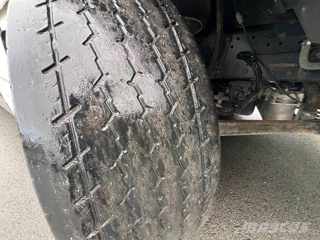 MAN TGX 26.480 6X2*4 II - CARRIER SUPRA 1250 Camiones con caja de remolque
