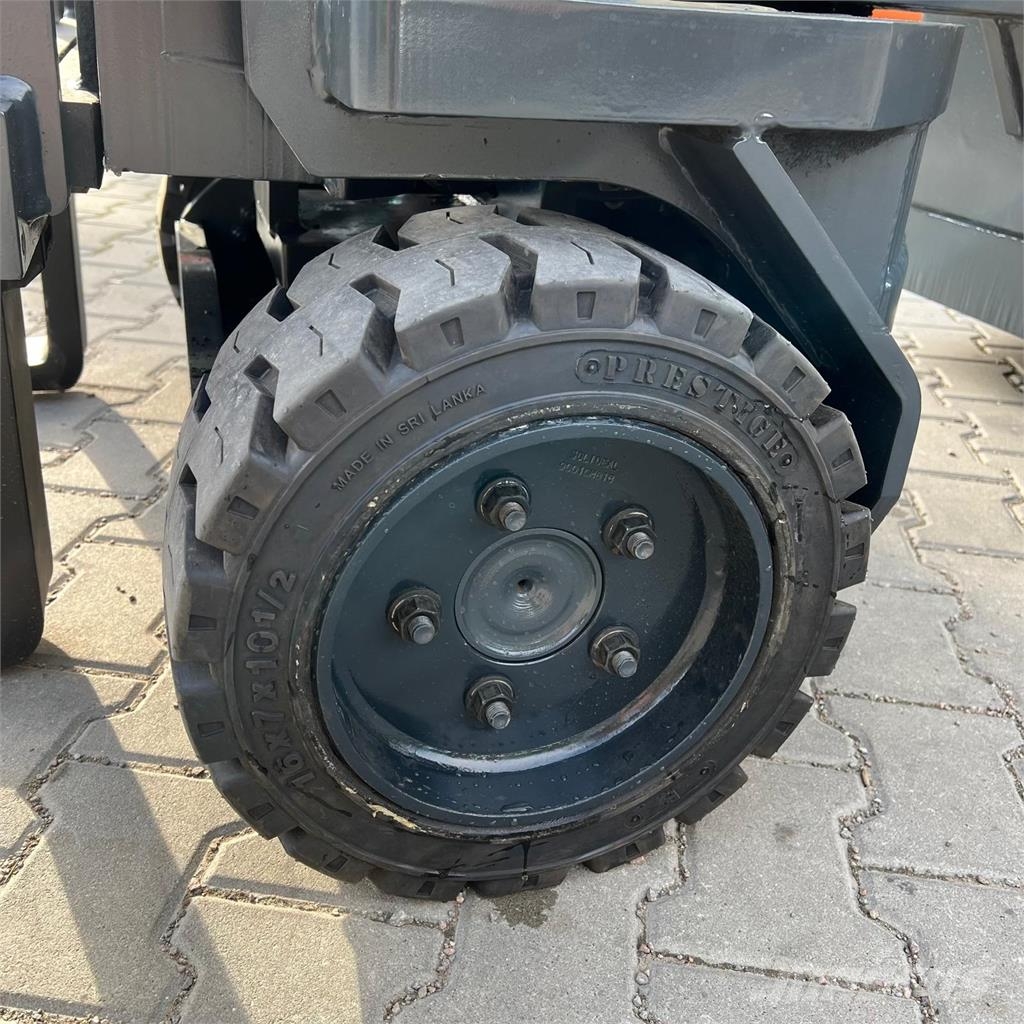 Aisle-Master [DISCOUNT-SALE] 20WH *Perfect Condition* Narrow aisle truck