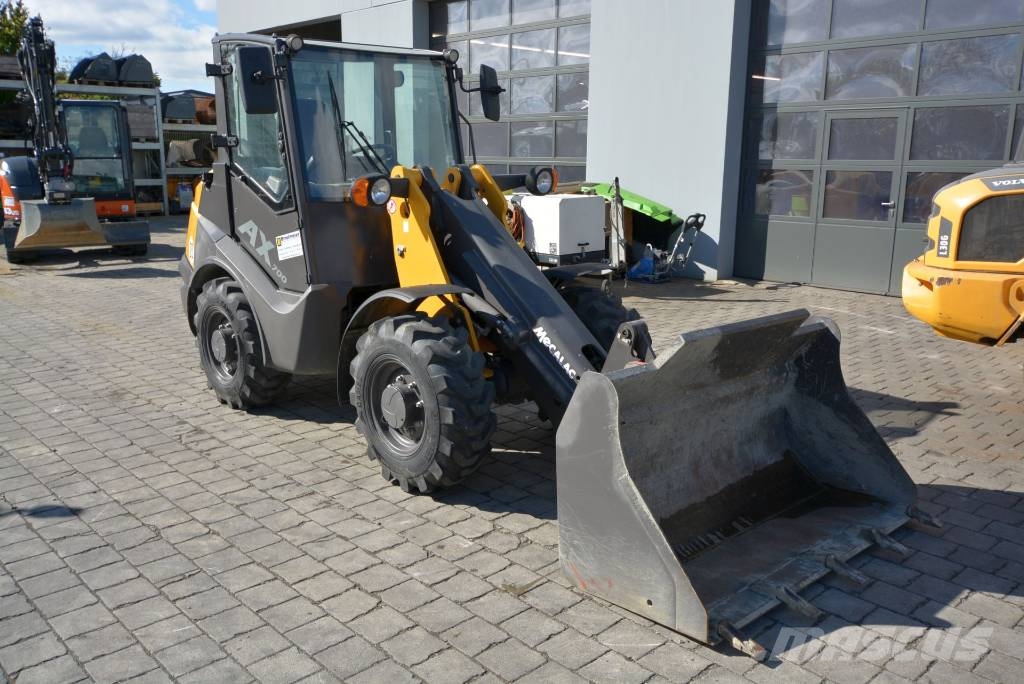 Mecalac AX 700 Kolesni nakladalci