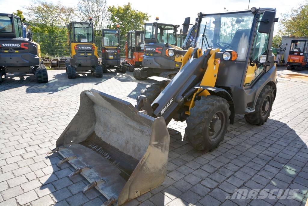 Mecalac AX 700 Kolesni nakladalci