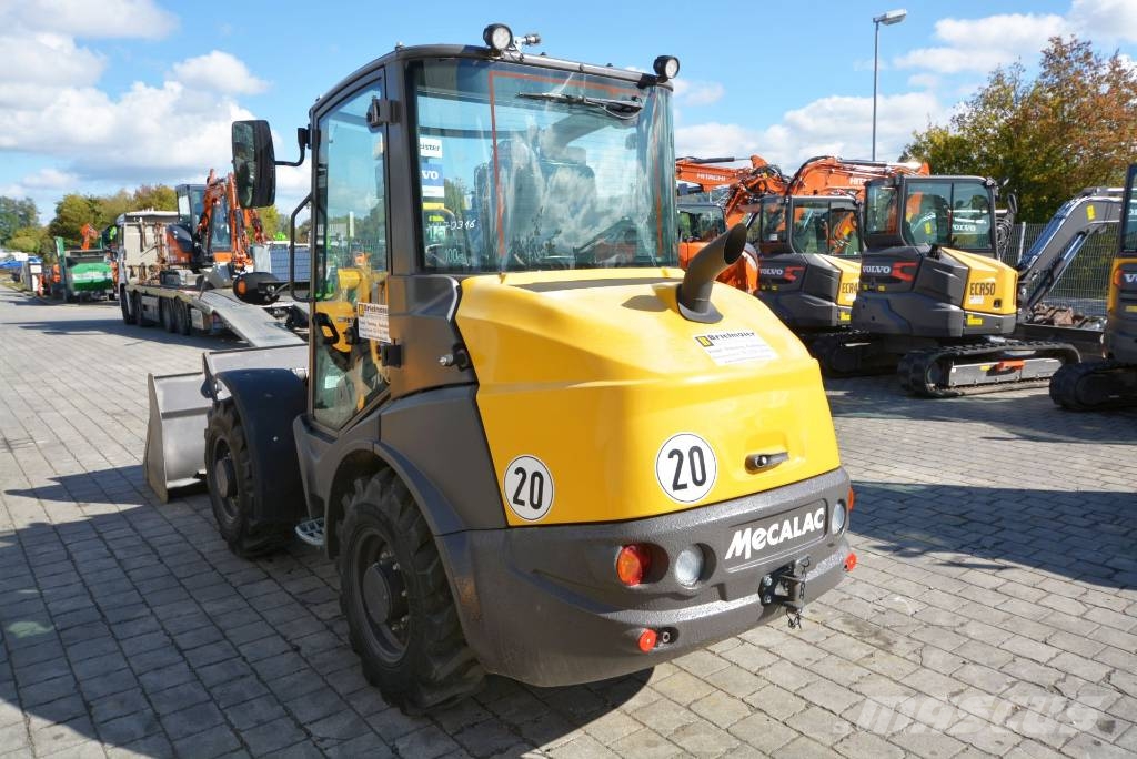 Mecalac AX 700 Kolesni nakladalci