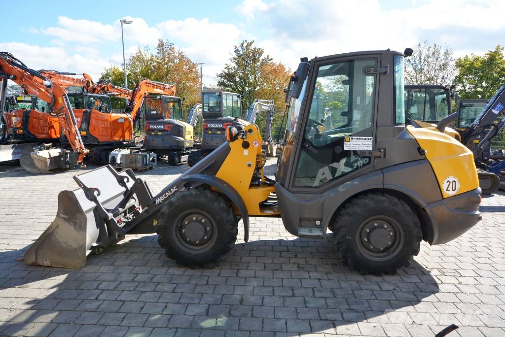Mecalac AX 700 Kolesni nakladalci