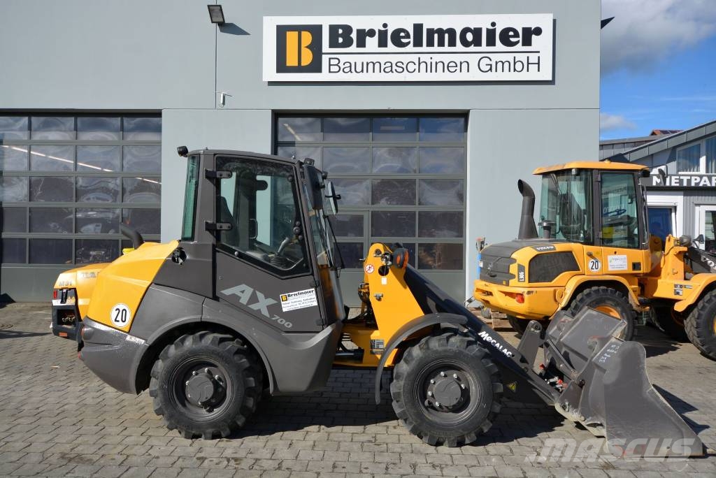 Mecalac AX 700 Kolesni nakladalci