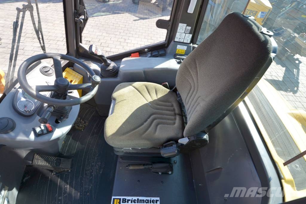 Mecalac AX 700 Kolesni nakladalci