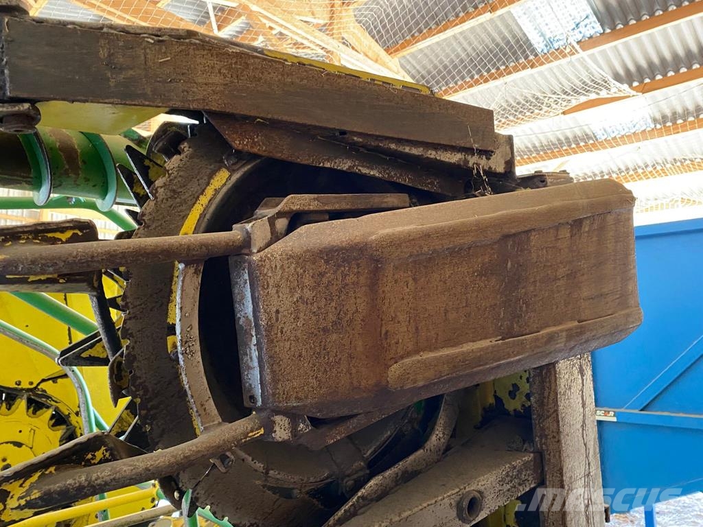 John Deere 360 CONTACTER LE 06 03 68 09 25 Combine harvester heads