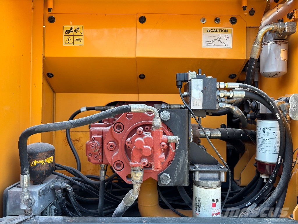 Hyundai R210LC-9 Гусеничні екскаватори