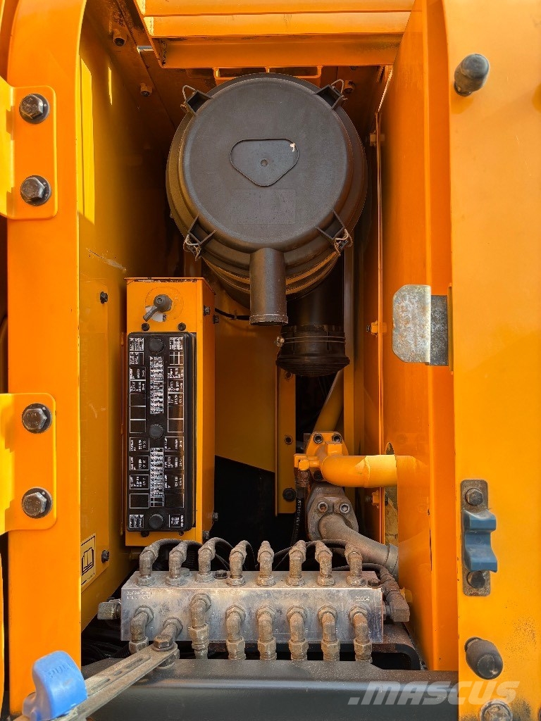 Hyundai R210LC-9 Гусеничні екскаватори