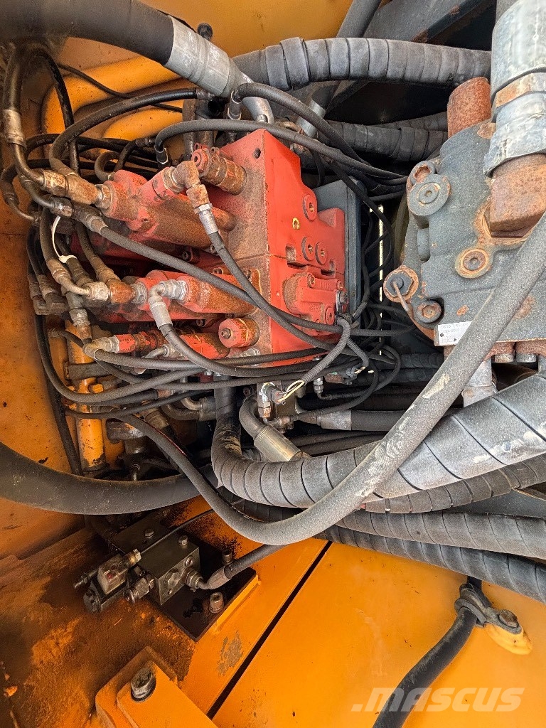 Hyundai R210LC-9 Гусеничні екскаватори