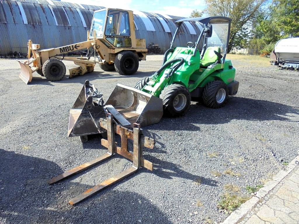 Avant 528 Minilader
