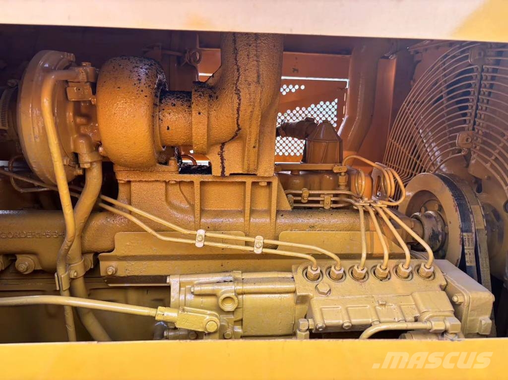 CAT D 6 G 履帶推土機
