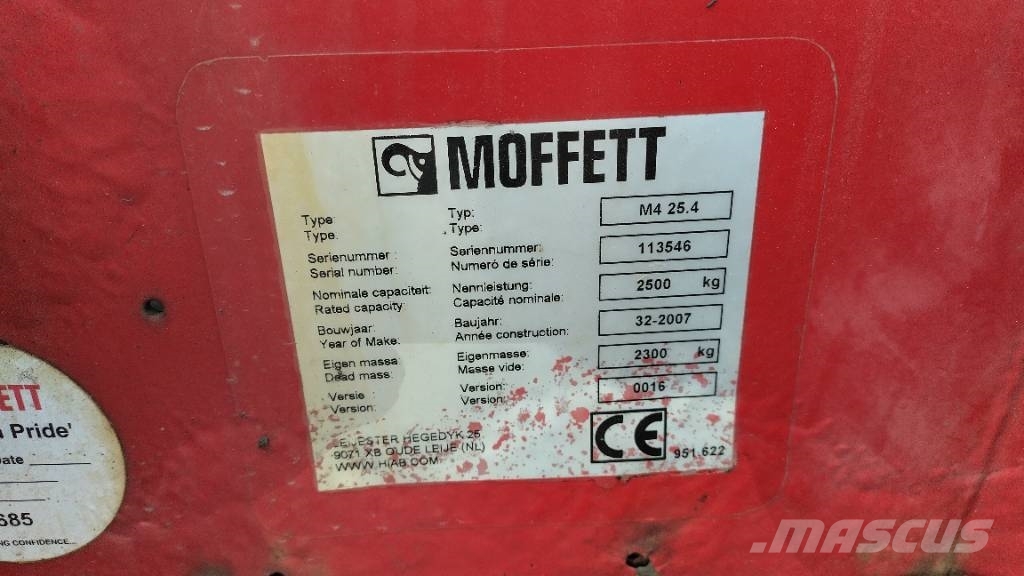 Moffett M4 25.4 ajoneuvotrukki Muletti autotrasportati