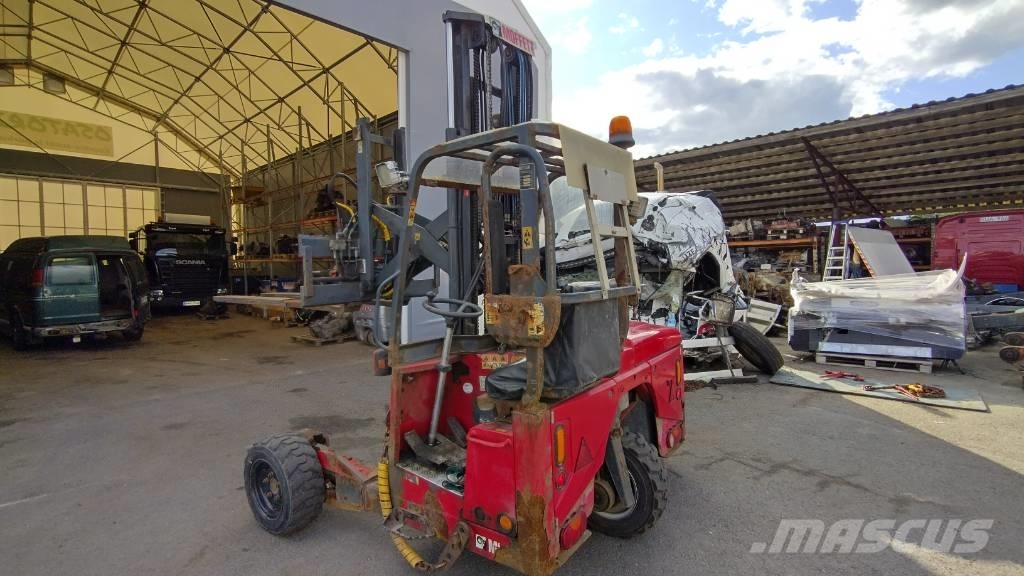 Moffett M4 25.4 ajoneuvotrukki Muletti autotrasportati
