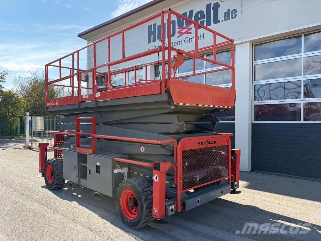 SkyJack SJ9250 - 17,24m Diesel 4x4 Scherenarbeitsbühne Šķerveida pacēlāji