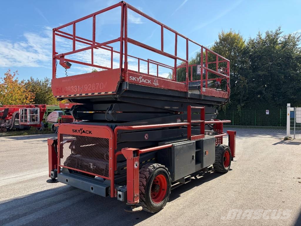 SkyJack SJ9250 - 17,24m Diesel 4x4 Scherenarbeitsbühne Šķerveida pacēlāji