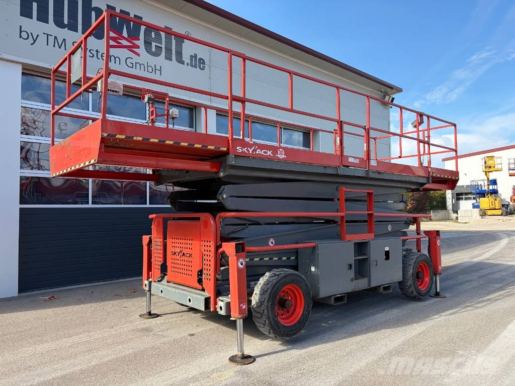 SkyJack SJ9250 - 17,24m Diesel 4x4 Scherenarbeitsbühne Šķerveida pacēlāji