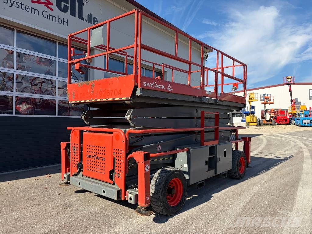 SkyJack SJ9250 - 17,24m Diesel 4x4 Scherenarbeitsbühne Šķerveida pacēlāji