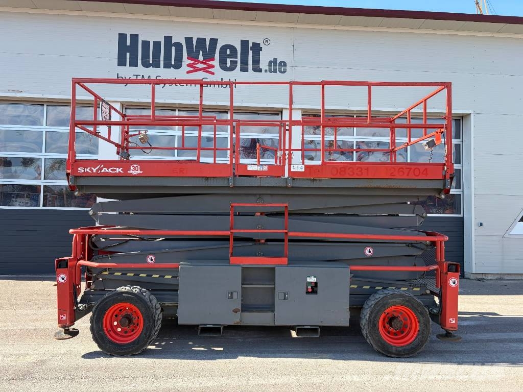 SkyJack SJ9250 - 17,24m Diesel 4x4 Scherenarbeitsbühne Šķerveida pacēlāji