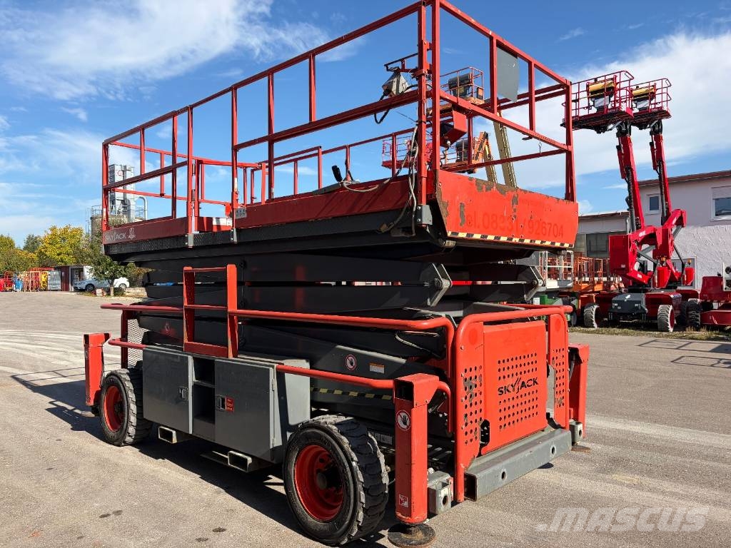SkyJack SJ9250 - 17,24m Diesel 4x4 Scherenarbeitsbühne Šķerveida pacēlāji