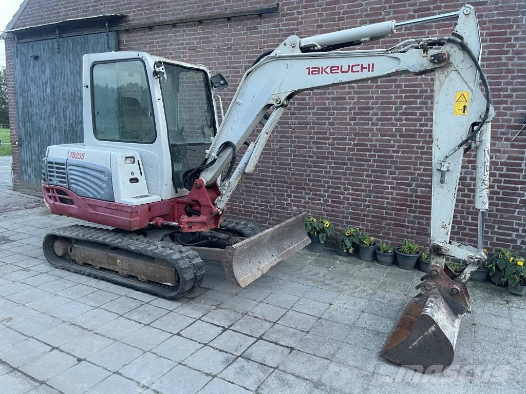 Takeuchi TB 235 Miniexcavadoras