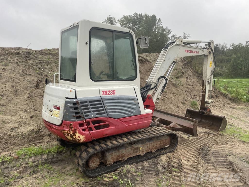 Takeuchi TB 235 Miniexcavadoras