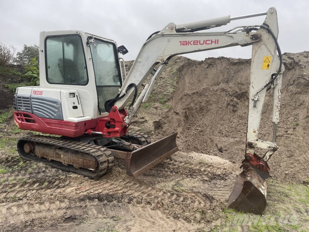 Takeuchi TB 235 Miniexcavadoras