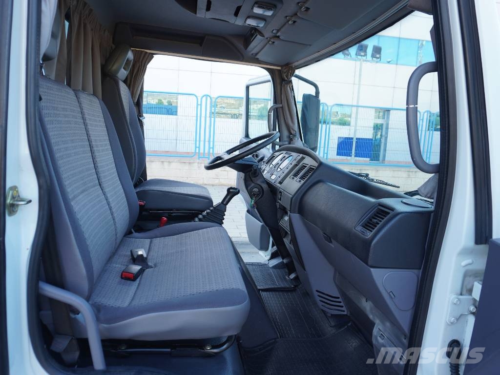 Nissan ATLEON 56.15 CAJA CERRADA Y TRAMPILLA شاحنات مسطحة/مفصلية الجوانب