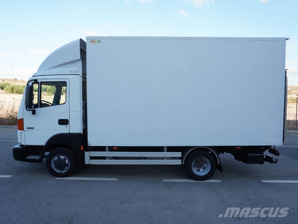 Nissan ATLEON 56.15 CAJA CERRADA Y TRAMPILLA شاحنات مسطحة/مفصلية الجوانب