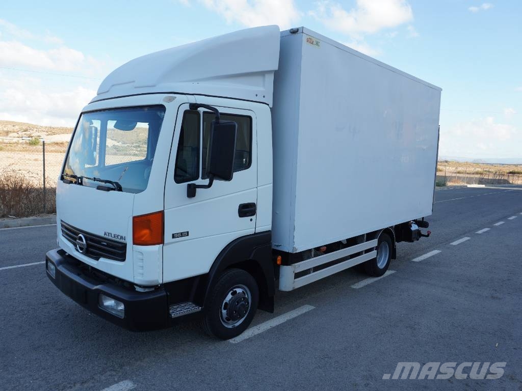 Nissan ATLEON 56.15 CAJA CERRADA Y TRAMPILLA شاحنات مسطحة/مفصلية الجوانب
