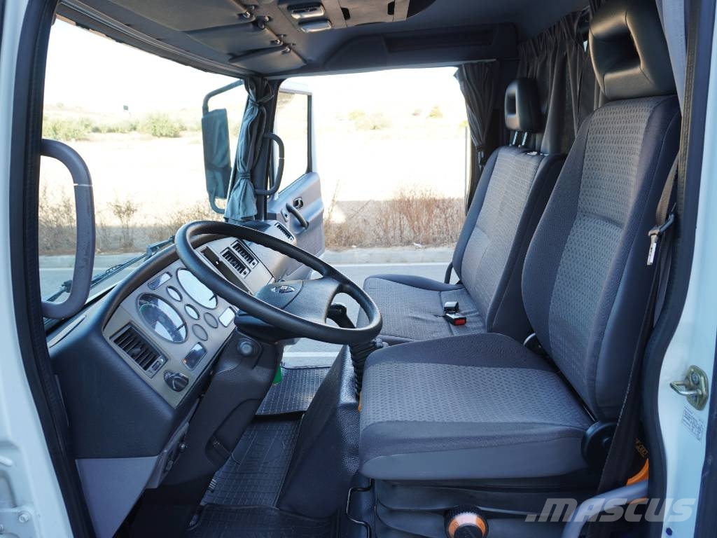 Nissan ATLEON 56.15 CAJA CERRADA Y TRAMPILLA شاحنات مسطحة/مفصلية الجوانب
