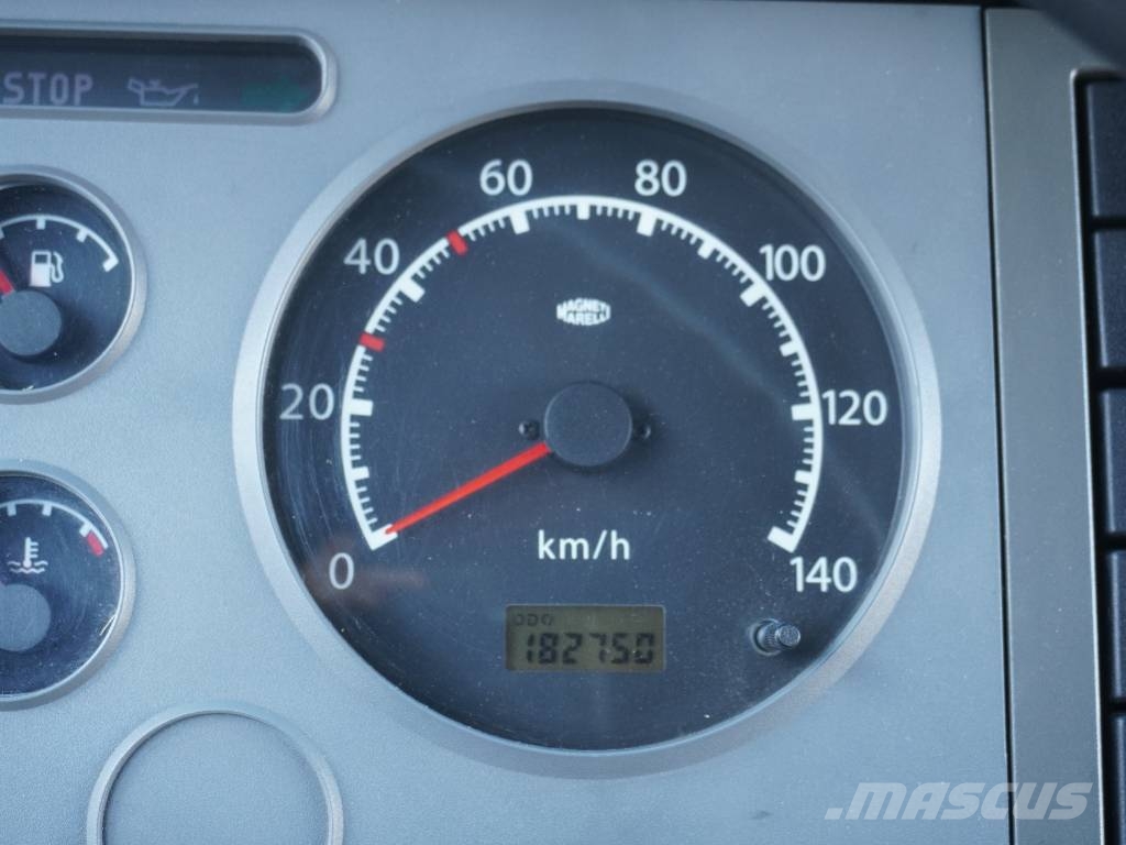 Nissan ATLEON 56.15 CAJA CERRADA Y TRAMPILLA شاحنات مسطحة/مفصلية الجوانب