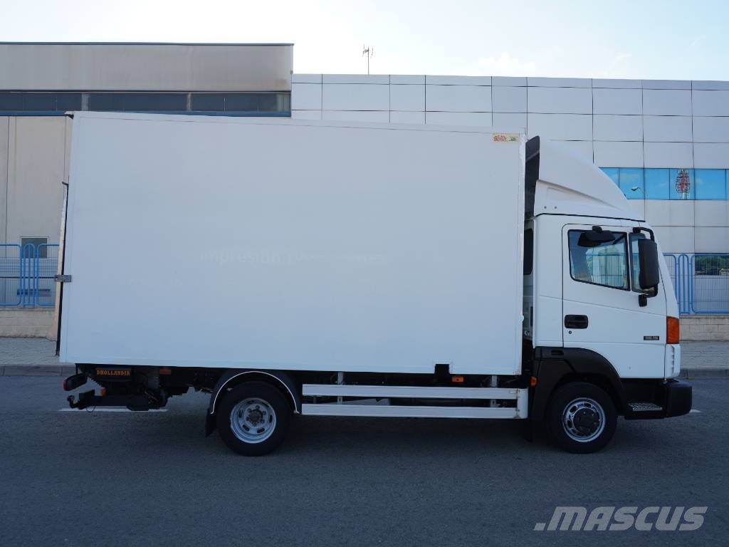 Nissan ATLEON 56.15 CAJA CERRADA Y TRAMPILLA شاحنات مسطحة/مفصلية الجوانب