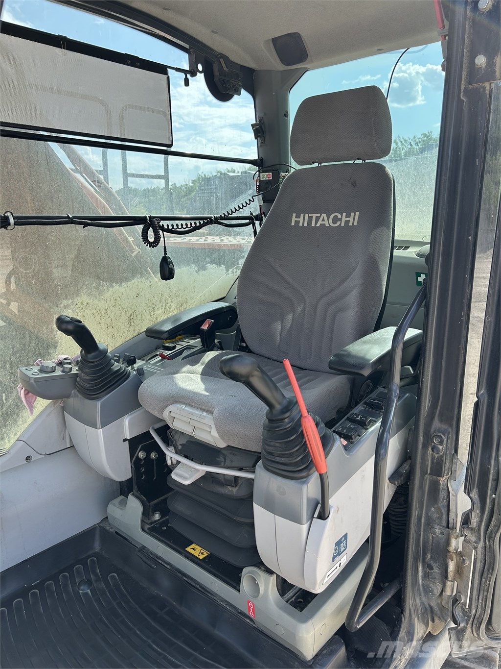 Hitachi ZX 300 LC N-6 Pásové rýpadlá