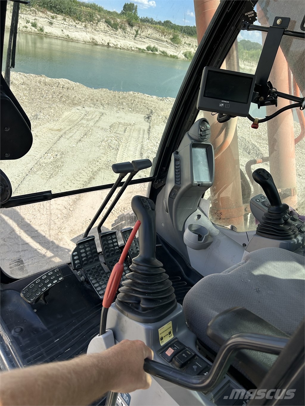 Hitachi ZX 300 LC N-6 Pásové rýpadlá