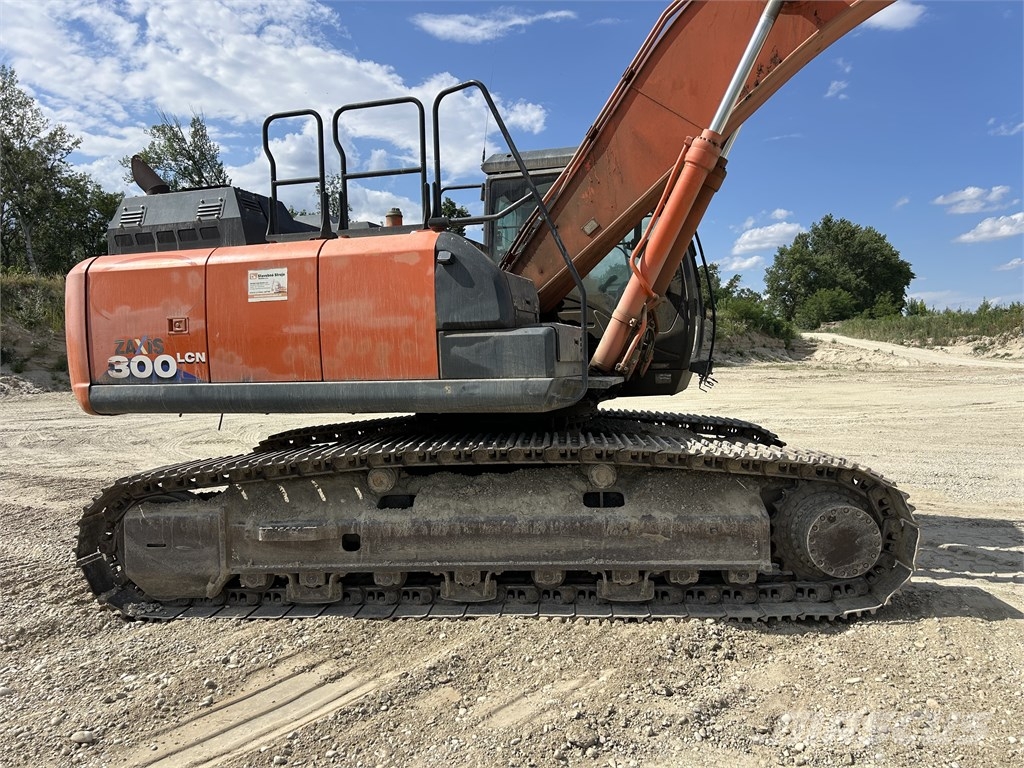 Hitachi ZX 300 LC N-6 Pásové rýpadlá