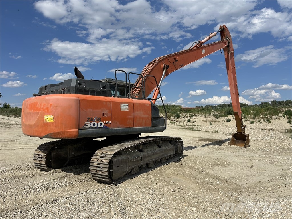 Hitachi ZX 300 LC N-6 Pásové rýpadlá