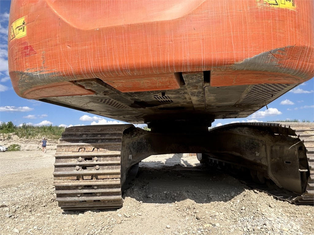 Hitachi ZX 300 LC N-6 Pásové rýpadlá