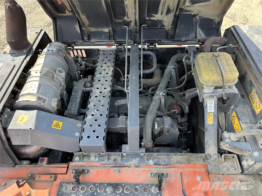 Hitachi ZX 300 LC N-6 Pásové rýpadlá