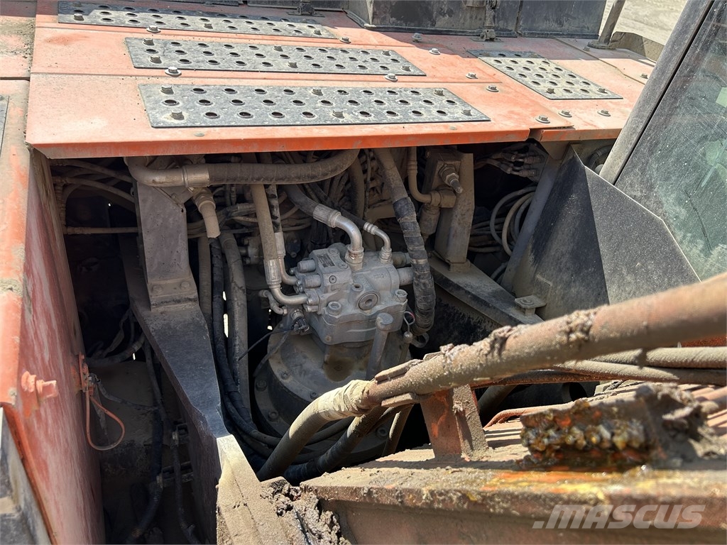 Hitachi ZX 300 LC N-6 Pásové rýpadlá