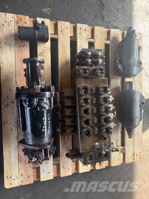 Liebherr LH 22 C HYDRAULIC VALE BLOCK+ HYDRAULIC CYLIDER 油圧機
