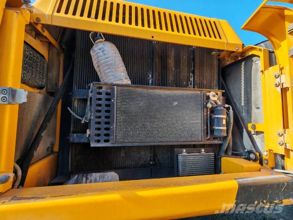JCB JS 370 LC 履带挖掘机