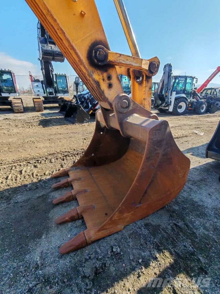 JCB JS 370 LC 履带挖掘机