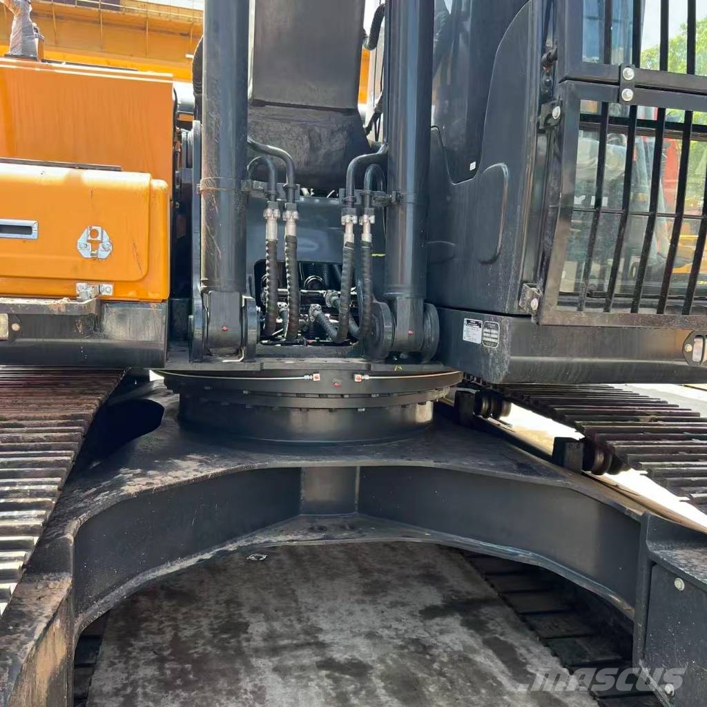 Hyundai Robex 220 LC-9 S Gravemaskiner på larvebånd