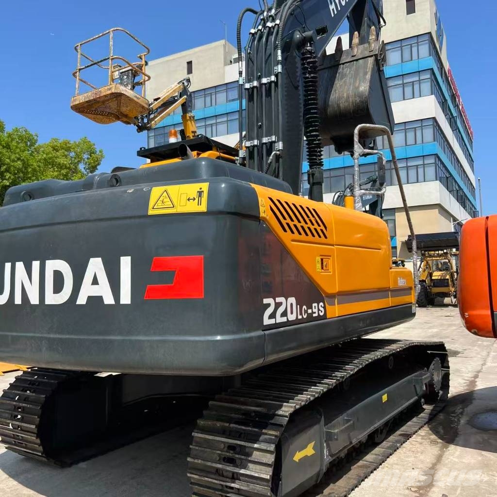 Hyundai Robex 220 LC-9 S Gravemaskiner på larvebånd