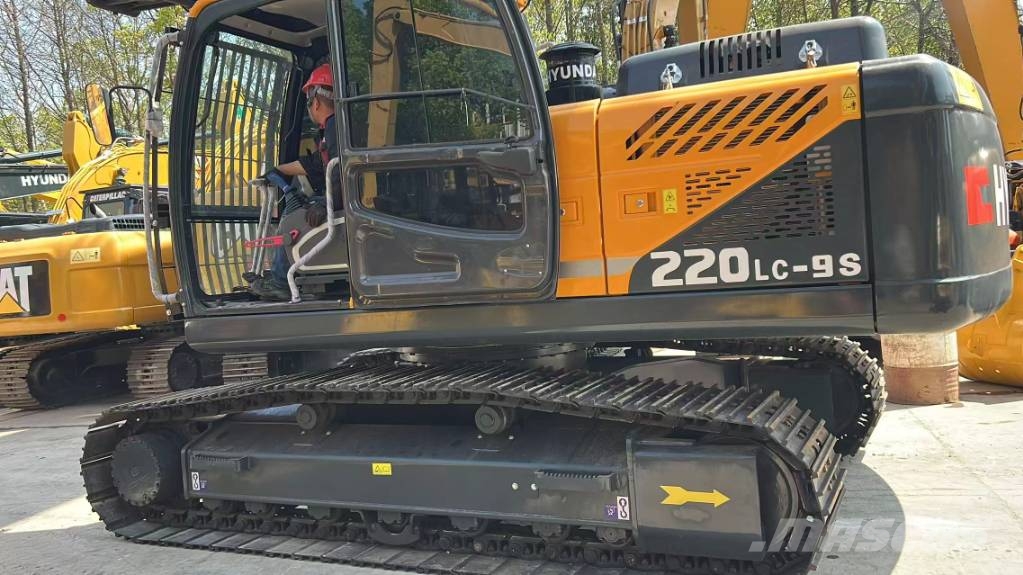 Hyundai Robex 220 LC-9 S Gravemaskiner på larvebånd