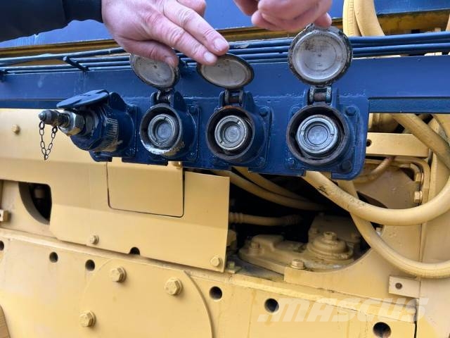 Komatsu D 85 P Buldožerji goseničarji