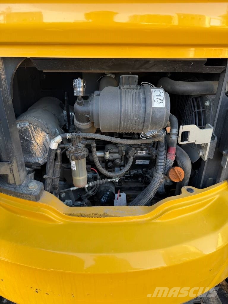 Komatsu PC24MR-5 Minigrävare med tiltrotator och släpvagn Εκσκαφάκι (διαβολάκι) < 7t