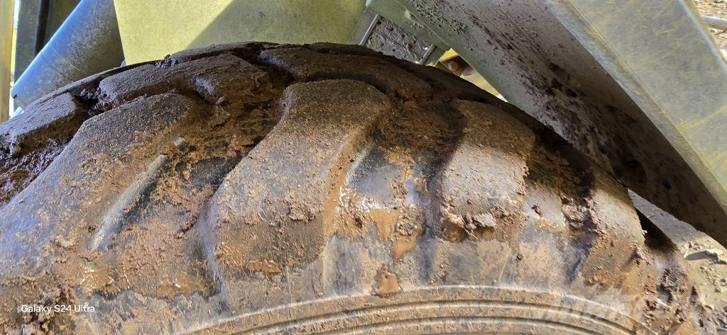 Terex TL 100 Gumikerekes homlokrakodók