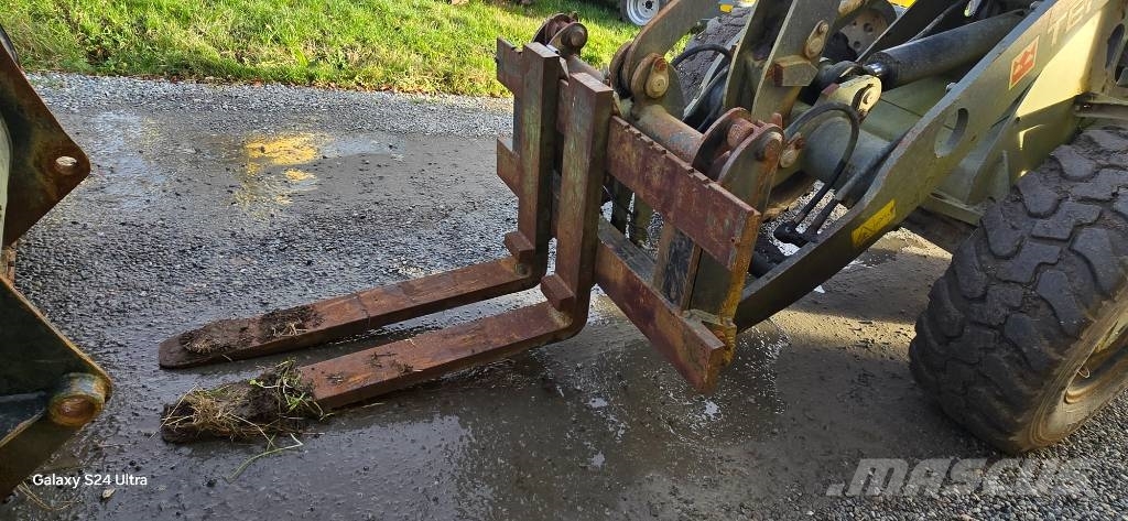 Terex TL 100 Gumikerekes homlokrakodók