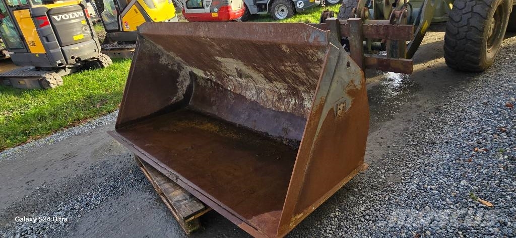 Terex TL 100 Gumikerekes homlokrakodók