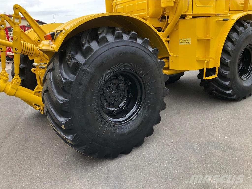 Kirovets K700A V8 Traktoren